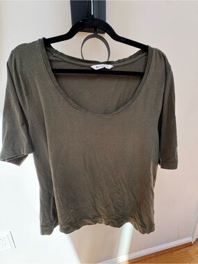Athleta Olive Outbound Scoop Neck T-Shirt